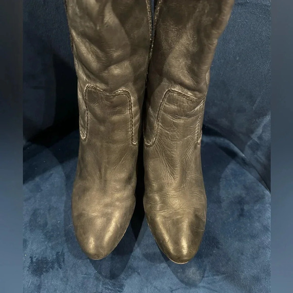 Frye Steffi Back Zip Knee High Gray Leather Boot with Kitten Heel. - Picture 3 of 8